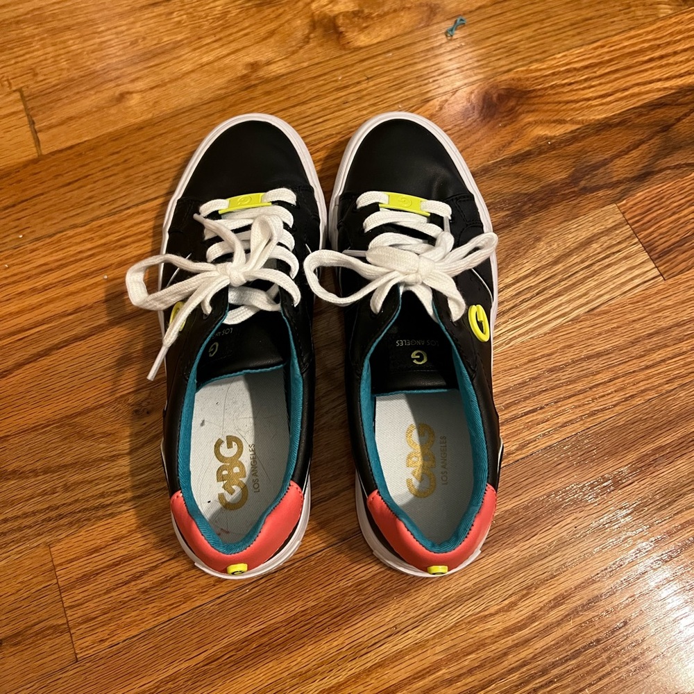 GBG tennis shoes. Worn once. Size 7.